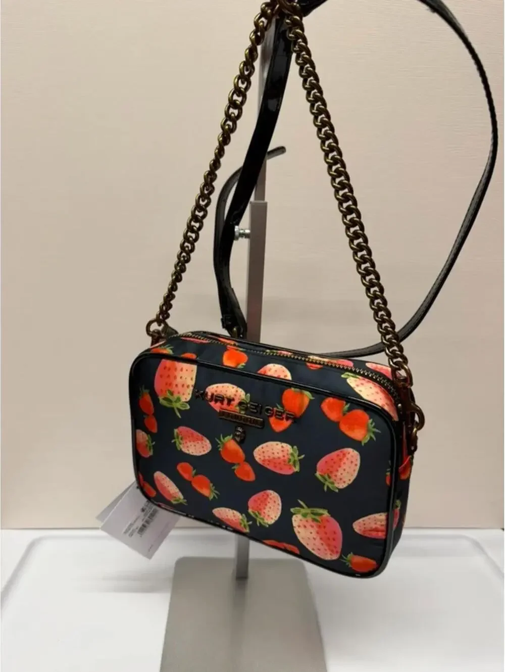 Kurt Geiger London Strawberry Camera Bag 🍓 Crossbody (Chain + Guitar Strap) NWT - Picture 1 of 11